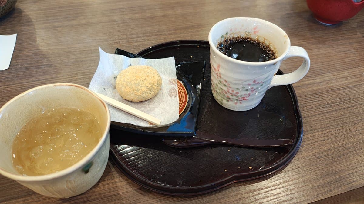 コーヒー(お茶菓子付き)